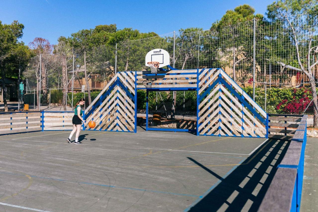 Camping Vilanova Park فيلانوفا إي لا خيلترا المظهر الخارجي الصورة