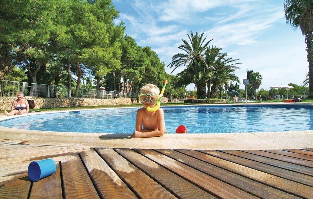 Camping Vilanova Park فيلانوفا إي لا خيلترا الغرفة الصورة